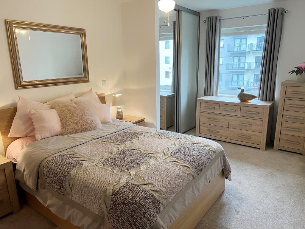 Lot: 131 - TWO-BEDROOM FLAT WITH PARKING FOR INVESTMENT OR OCCUPATION -